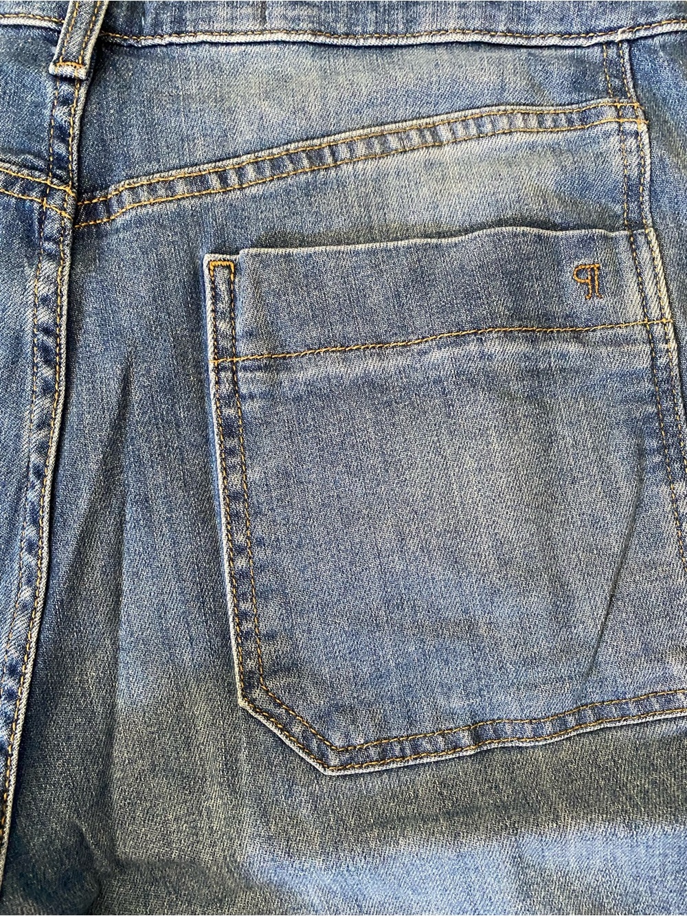 Pilcro: Blue Denim Barrel-Leg Jeans - Picture 4 of 5